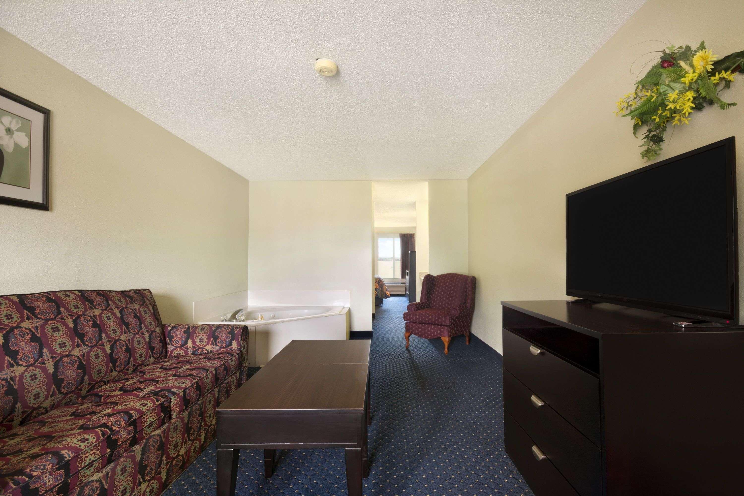 Days Inn By Wyndham Alma Exterior photo