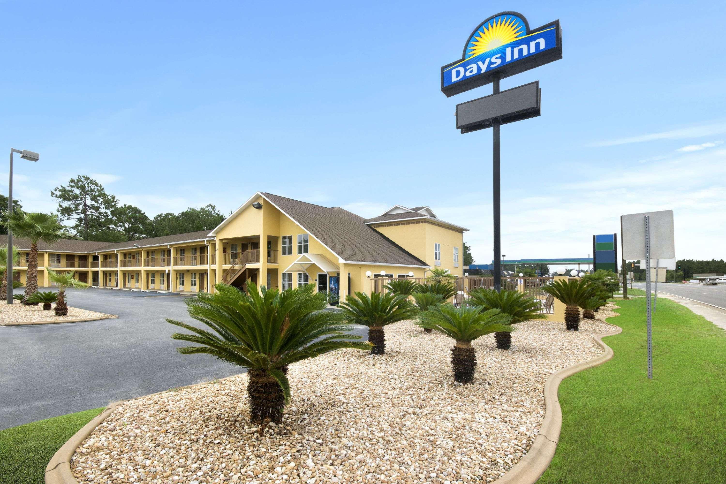 Days Inn By Wyndham Alma Exterior photo