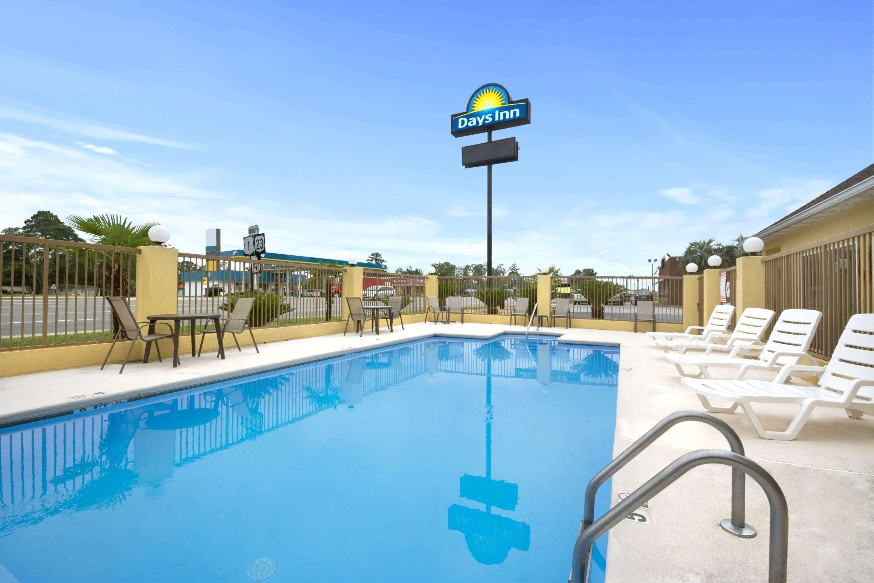 Days Inn By Wyndham Alma Exterior photo