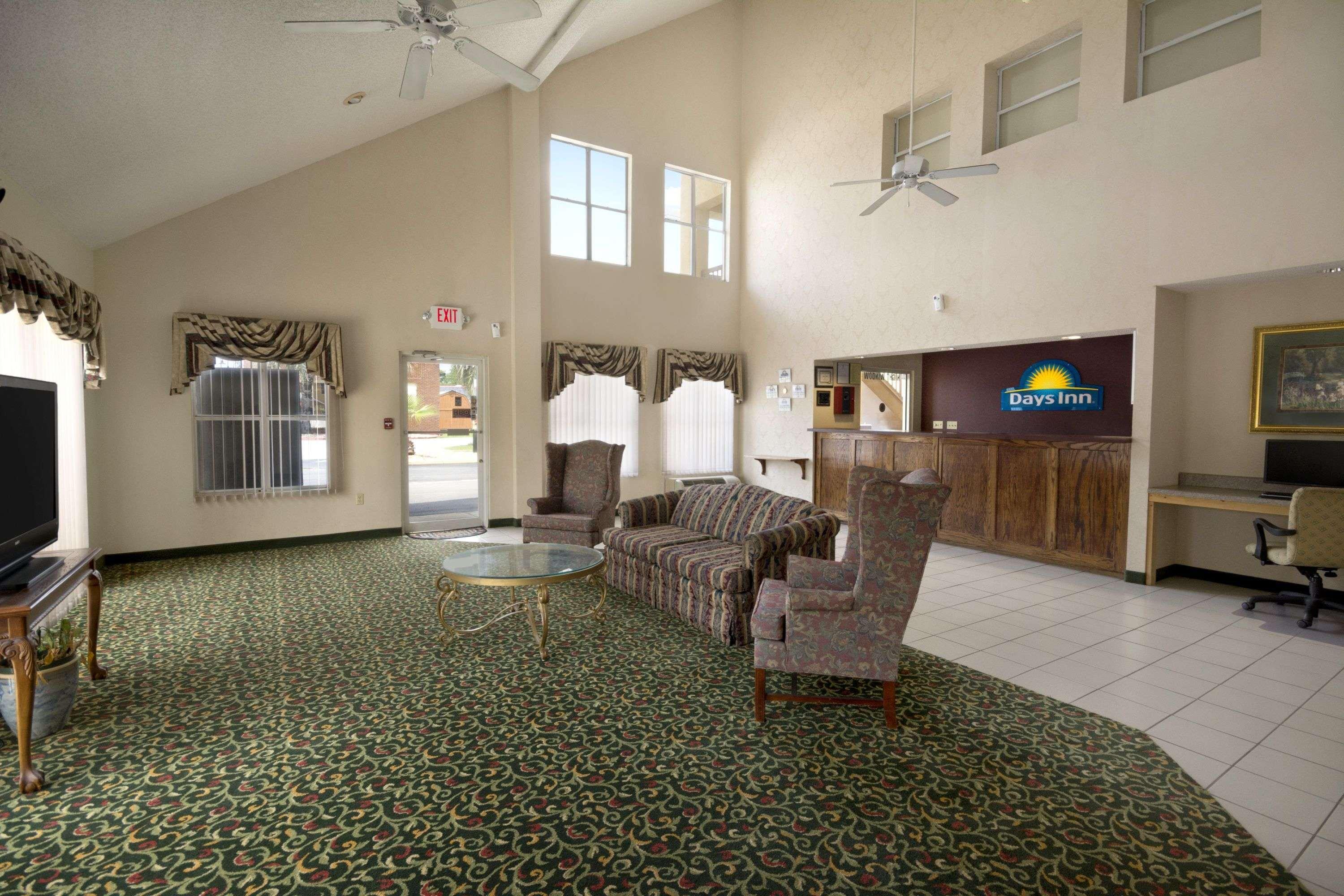 Days Inn By Wyndham Alma Exterior photo