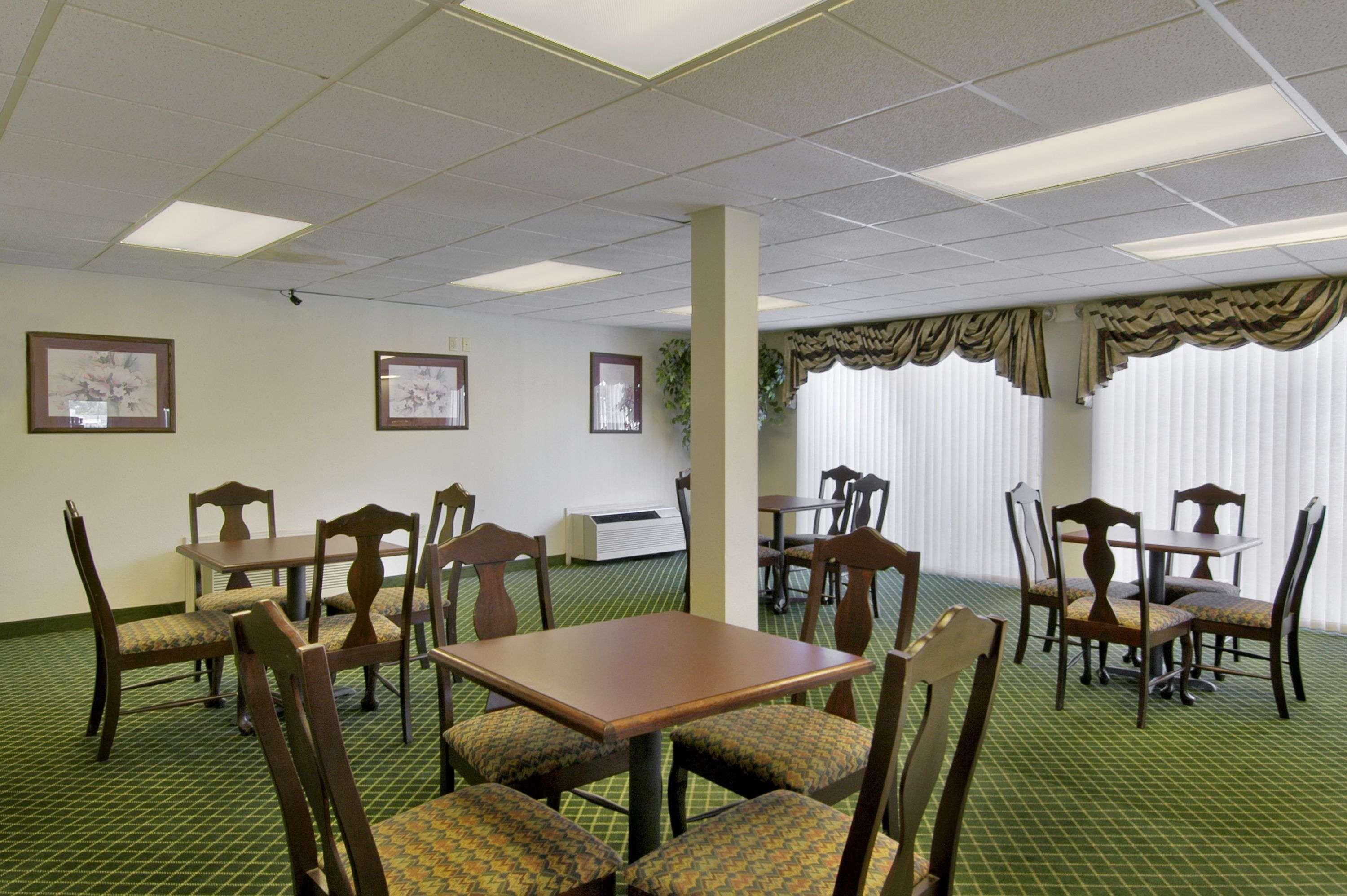 Days Inn By Wyndham Alma Exterior photo