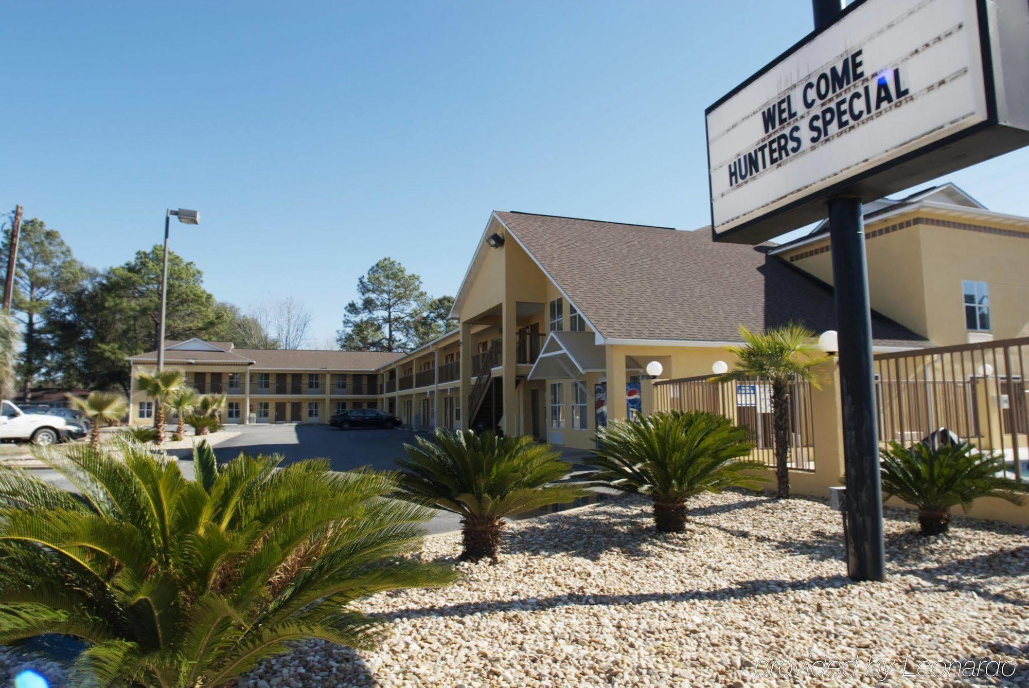 Days Inn By Wyndham Alma Exterior photo